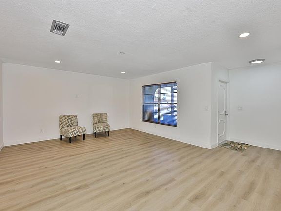 4th image of 325 GREEN MANOR DRIVE