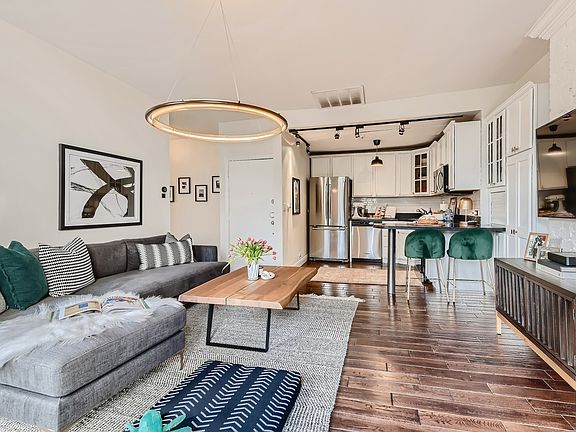 5th image of 1003 N La Salle Dr #3
