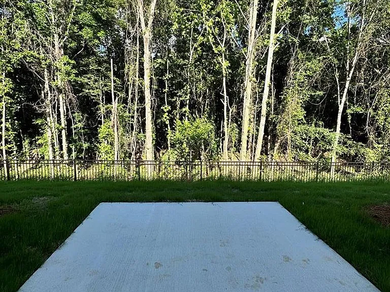 516 Meadow Crest Cir — Photo 12
