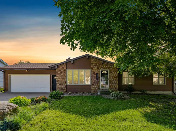 3859 Holly Ln, Waterloo, IA 50702