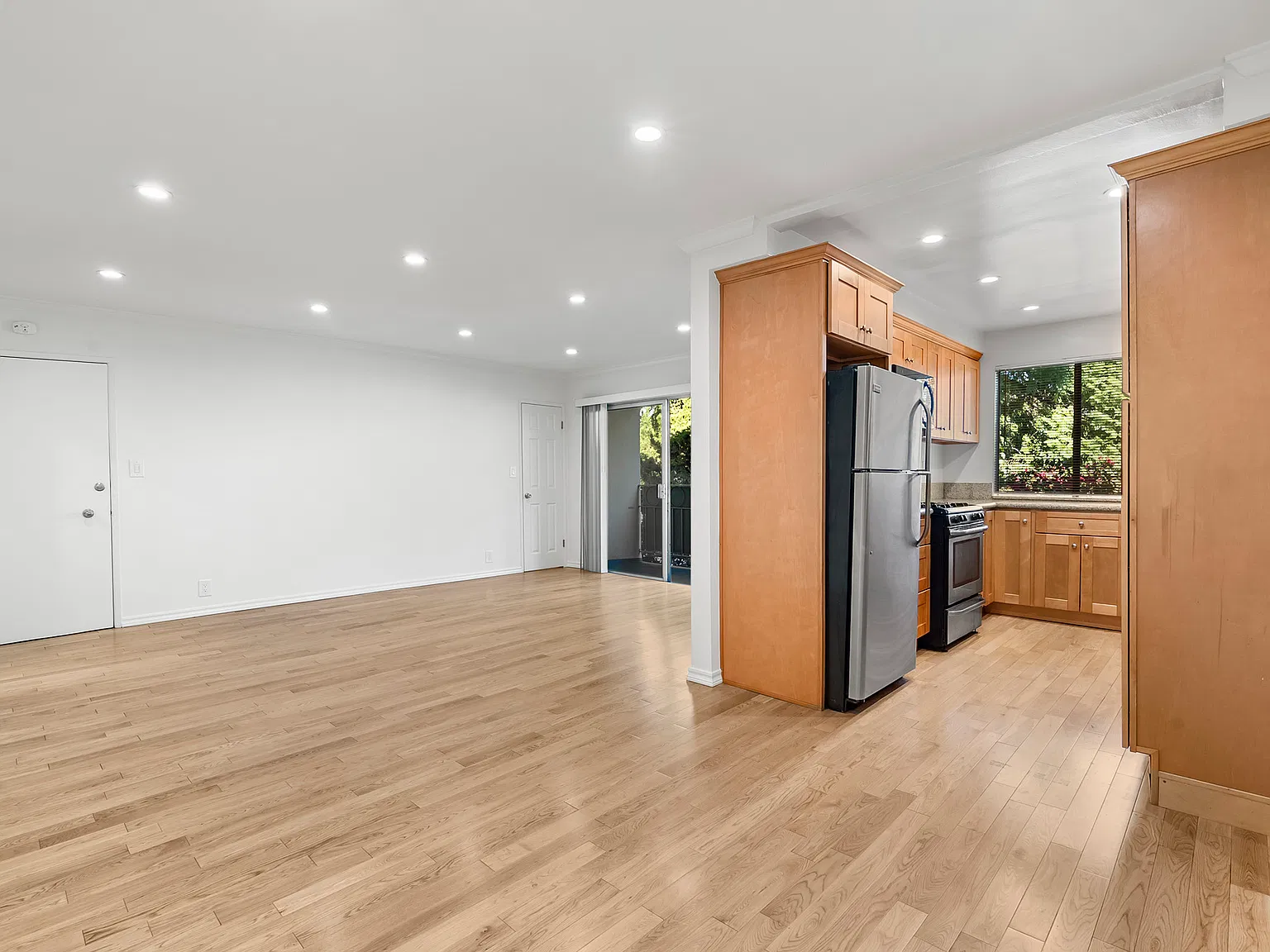 1 bed, 750 sqft, $2,695 — Photo 2