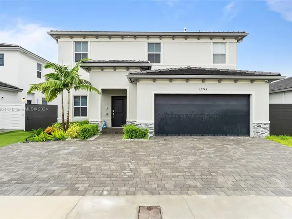 12743 SW 211th St, Miami, FL 33177