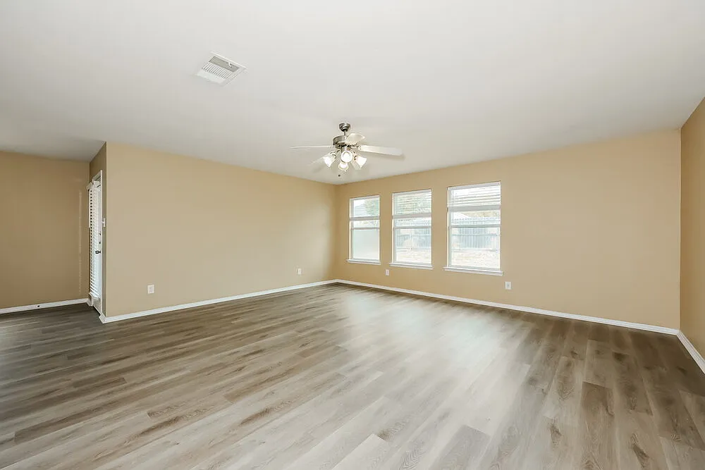 3 bed, 2.0 bath, 1770 sqft, $2,005 — Photo 3