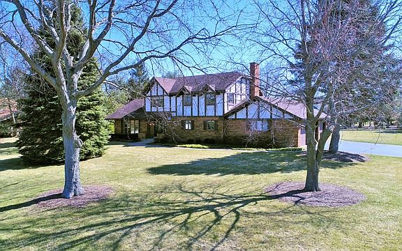 3rd image of 14 Darlington Dr