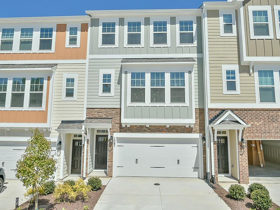 1st image of 1087 Manorhaven Dr #28