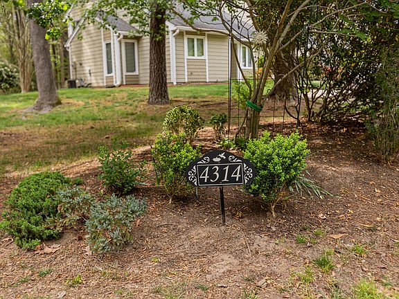 2nd image of 4314 Pin Oak Dr