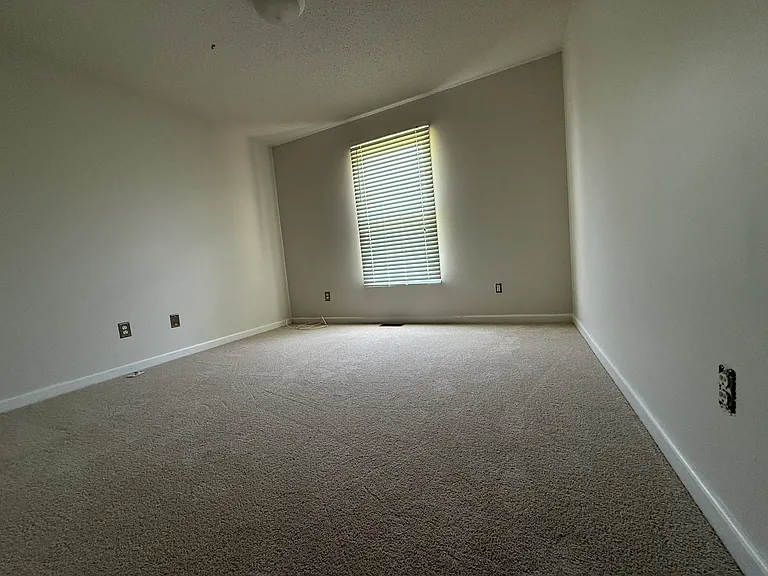 415 Harby Dr — Photo 13