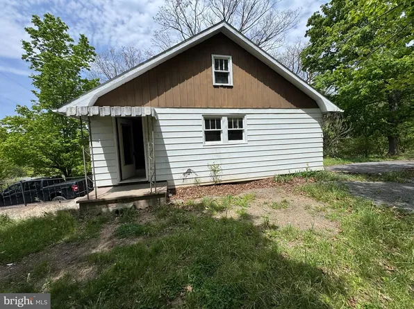 85 Ralph Barnes Ln, Fort Ashby, WV 26719
