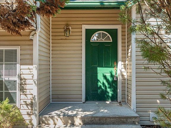 3rd image of 17376 N Meadowview Ln