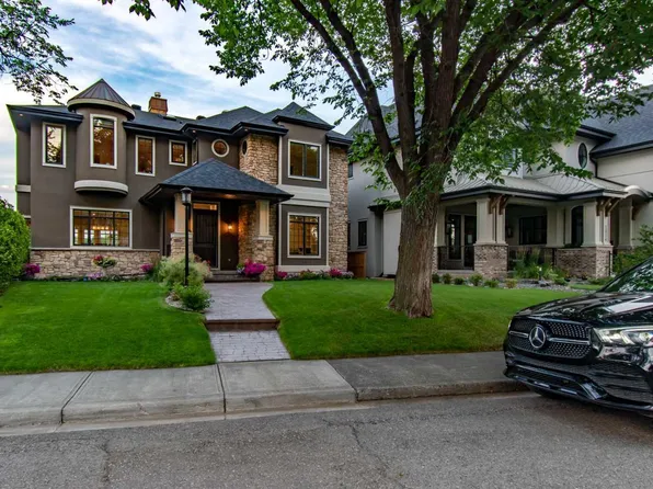 1318 Windsor St NW, Calgary, AB T2N 3X1