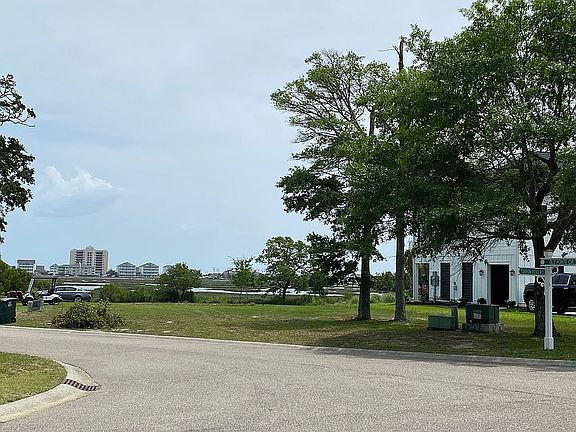 3rd image of 1101 James Island Ave