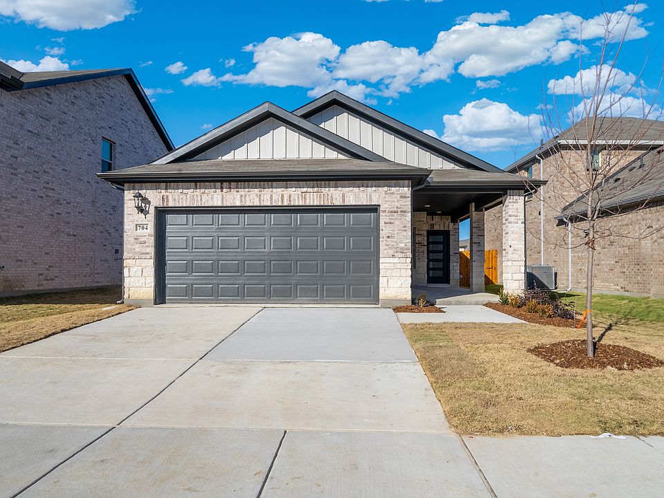 1st image of 704 Lullaby Ln