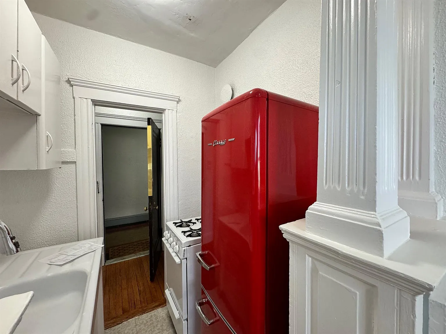 Studio, 400 sqft, $2,000 — Photo 1