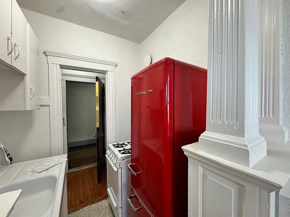 1st image of 172 Maple St APT 110