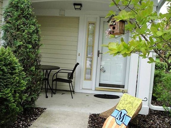 ENTRY TO UNIT