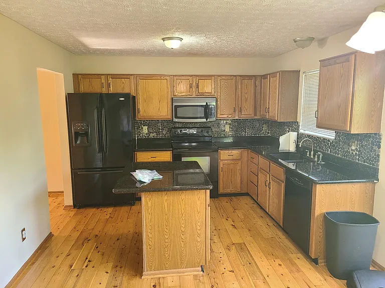 3542 Patcon Way — Photo 4