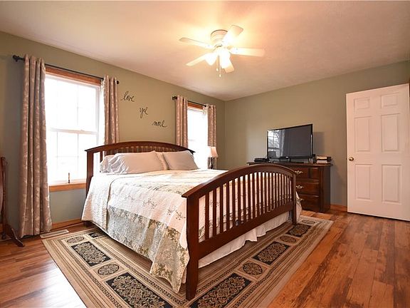 5th image of 3082 Colony Dr
