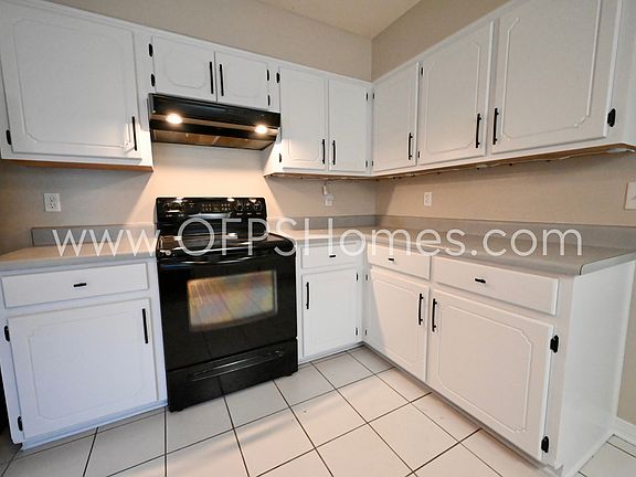 5th image of 636 Emerald Ln