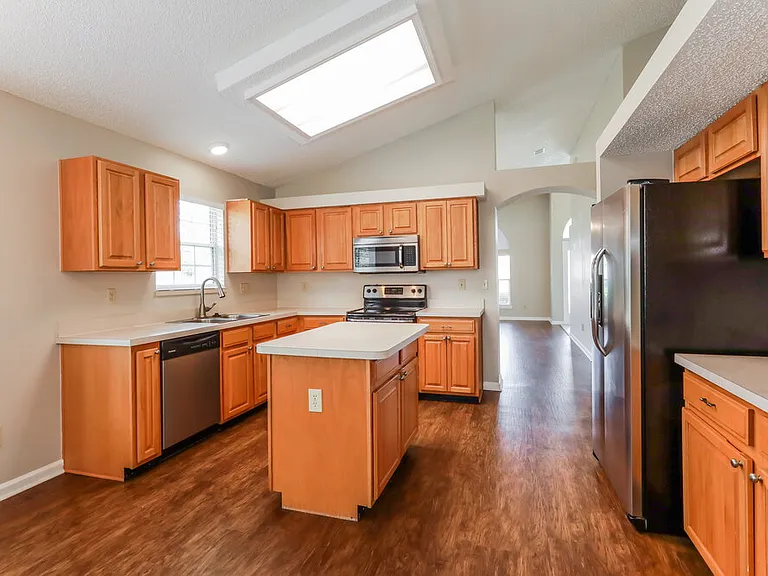 1829 Northglen Cir — Photo 4