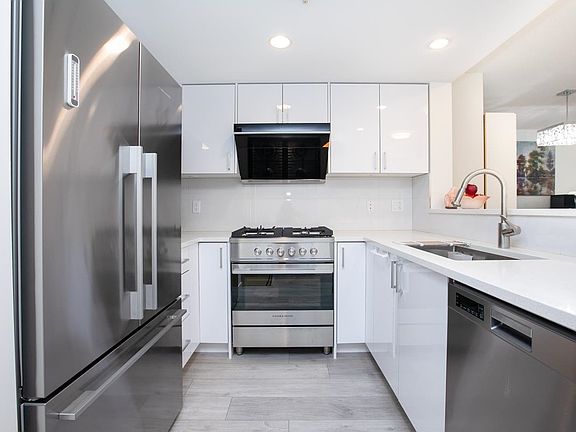 4th image of 8120 Lansdowne Rd #404