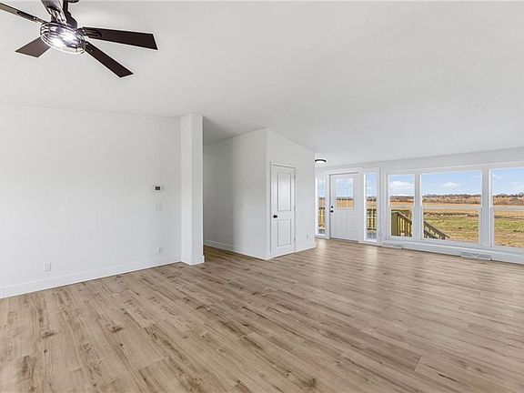 4th image of 3066 Ellis Rd