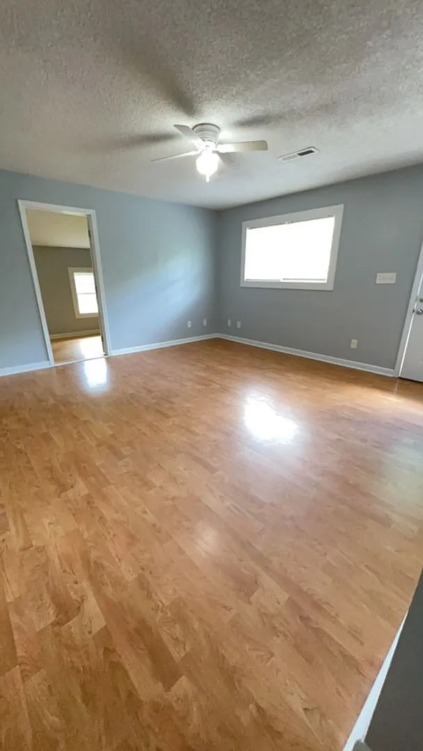 3 Bedroom 1 Bath Duplex — Photo 3