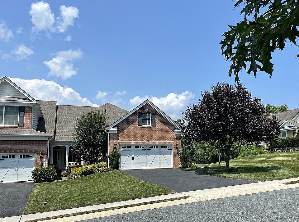 2nd image of 834 Cider Mill Ln