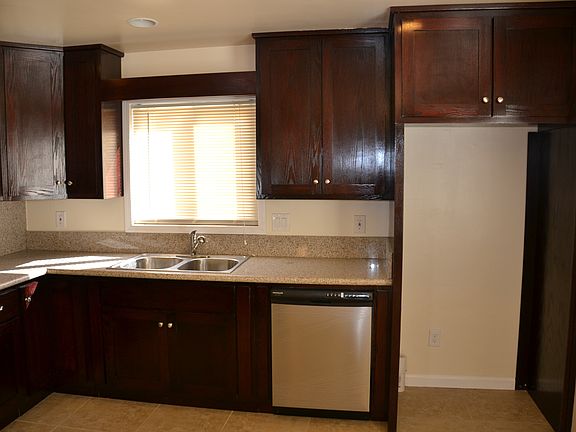 4th image of 838 S Leland St
