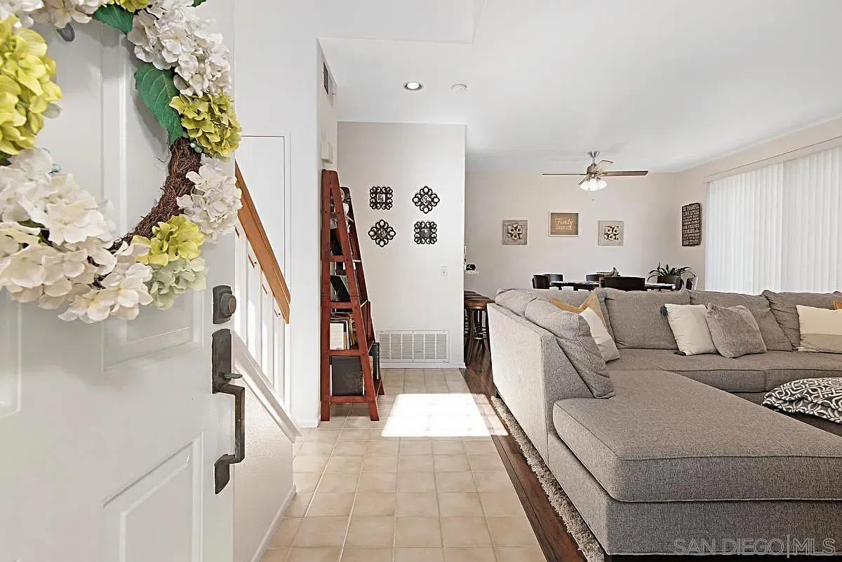 3 bed, 2.5 bath, 1425 sqft, $3,990 — Photo 4