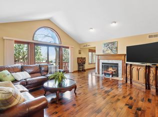 7712 S Willow Pointe Ct, Franklin, WI 53132
