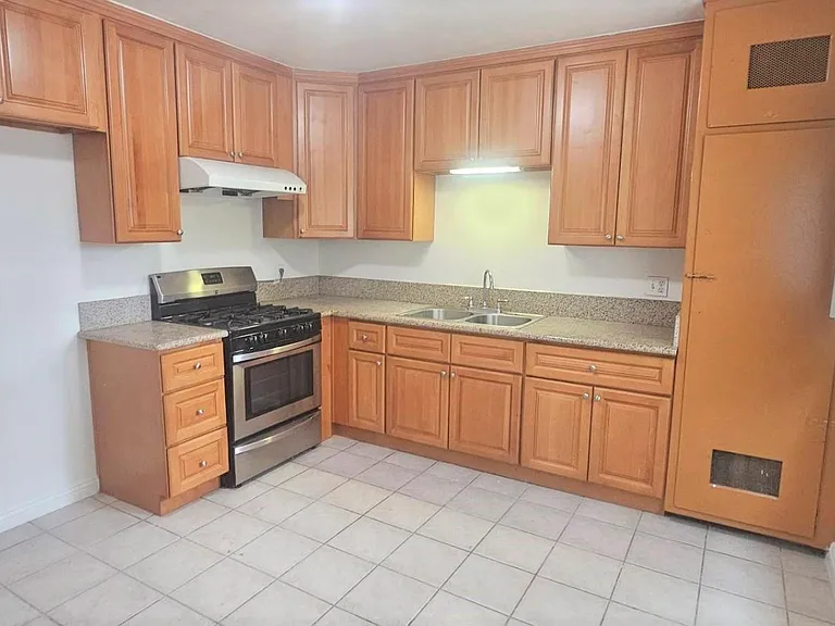 12939 Oaks Ave #6 — Photo 5
