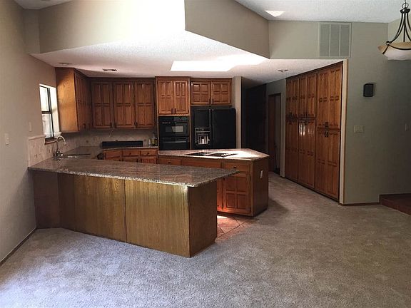 3rd image of 7915 NW Folkstone Way