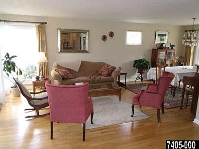 2nd image of 334 Greendale Rd