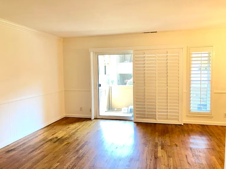2458 W Bayshore Rd #7 — Photo 3