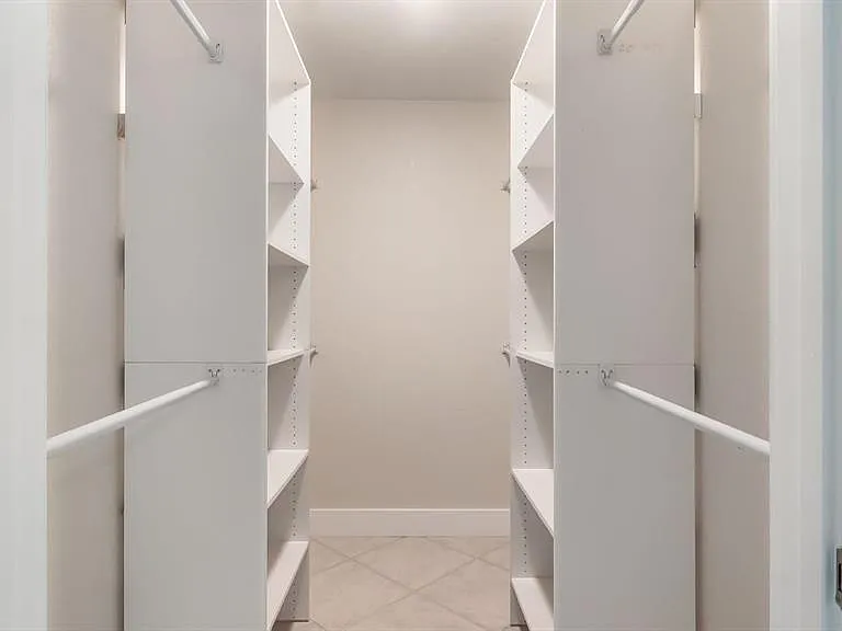 740 Beachwood Ln — Photo 9