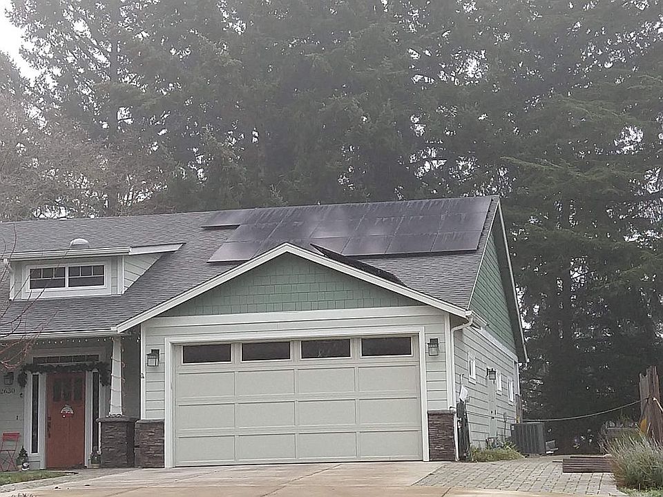 Solar array on 2630 Pheasant