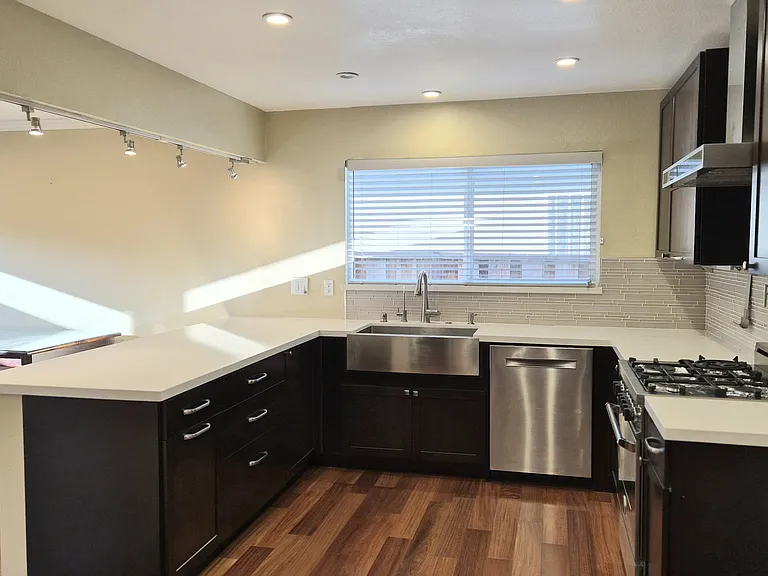 4433 Hendrix Ct — Photo 3