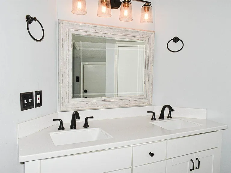 4497 L R I Ln — Photo 18