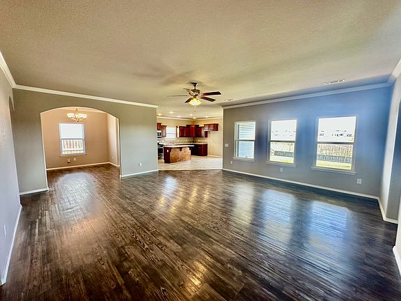 4th image of 413 Driftwood St