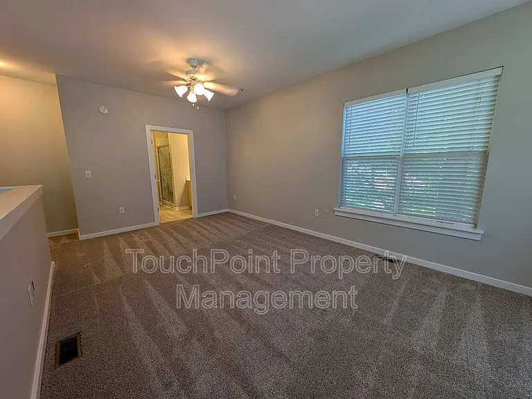 1020 E 36th St — Photo 13