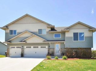 901 Wyatt Cir, Montrose, MN 55363