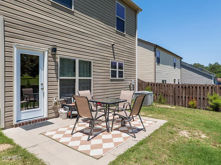 136 Sims Ct — Photo 32