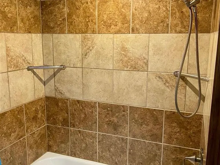 214 Tanglewood St #1 — Photo 7