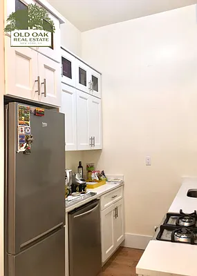 Rented by Old Oak Real Estate | media 10