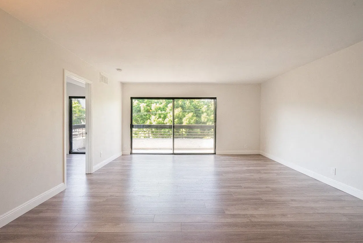 2041 N. Commonwealth Ave. — Photo 1
