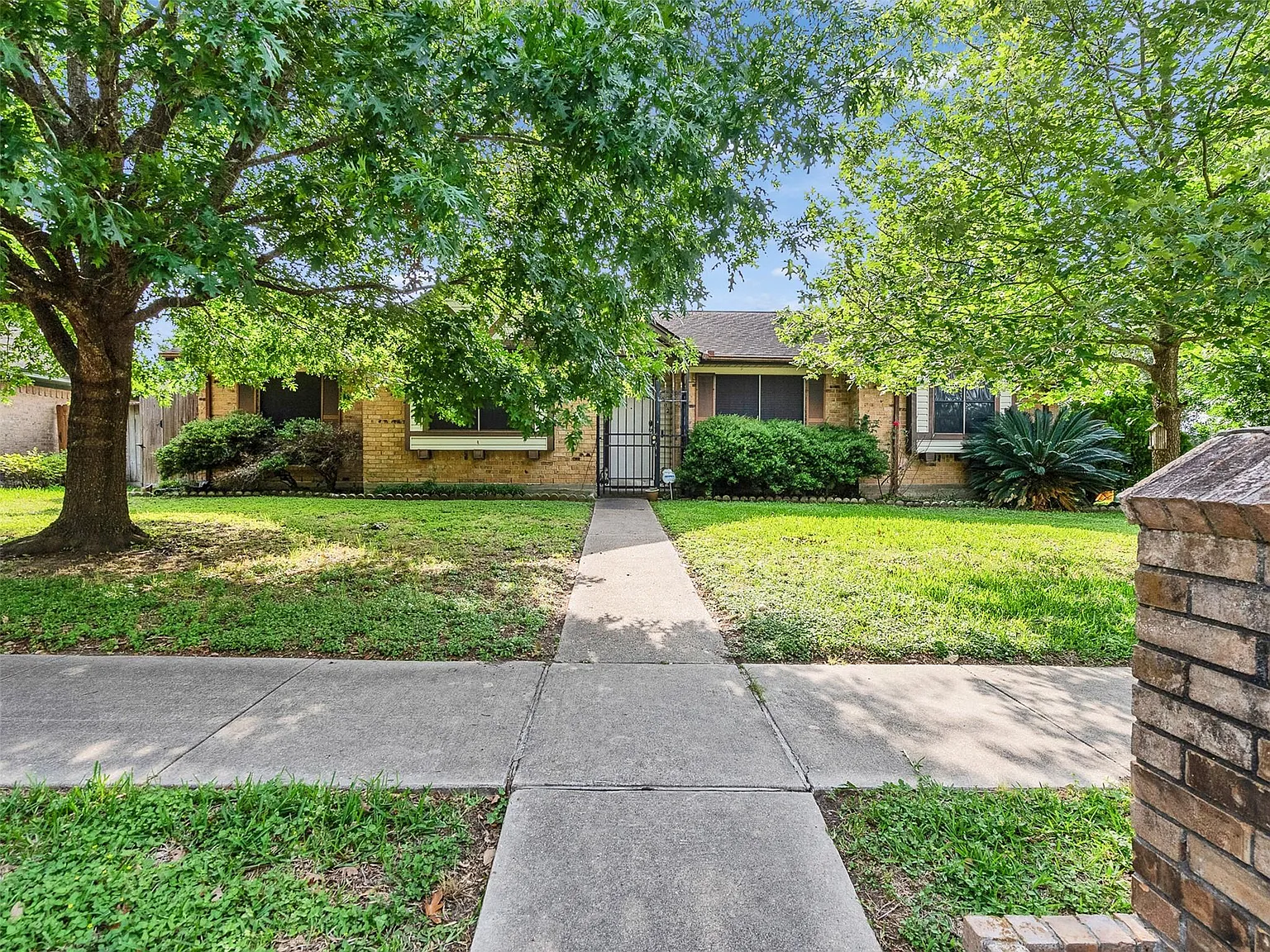 3 bed, 3.0 bath, 2083 sqft, $2,190 — Photo 1