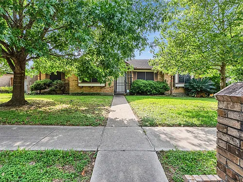 4002 Thistledown Dr Photo 1