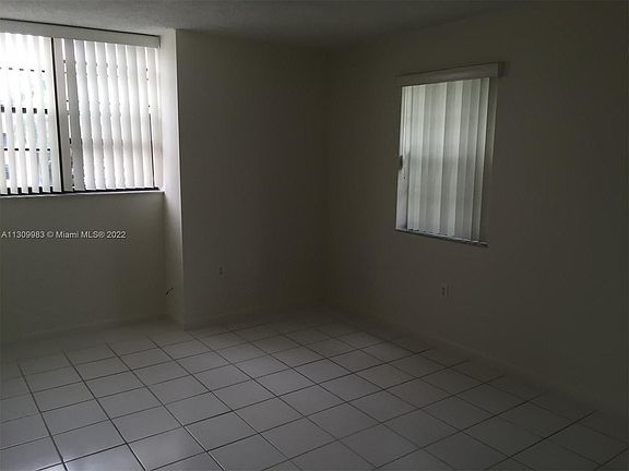 4th image of 10425 SW 112th Ave APT 226