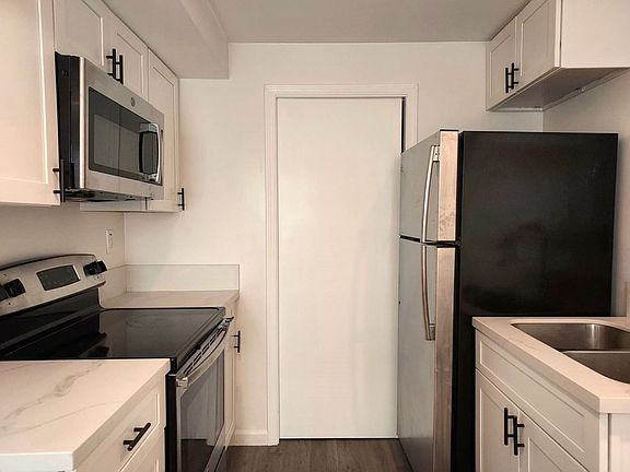 2nd image of 2053 Chatsworth Blvd #8