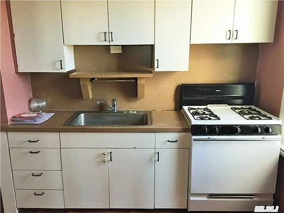 2nd image of 914 W Beech St #1